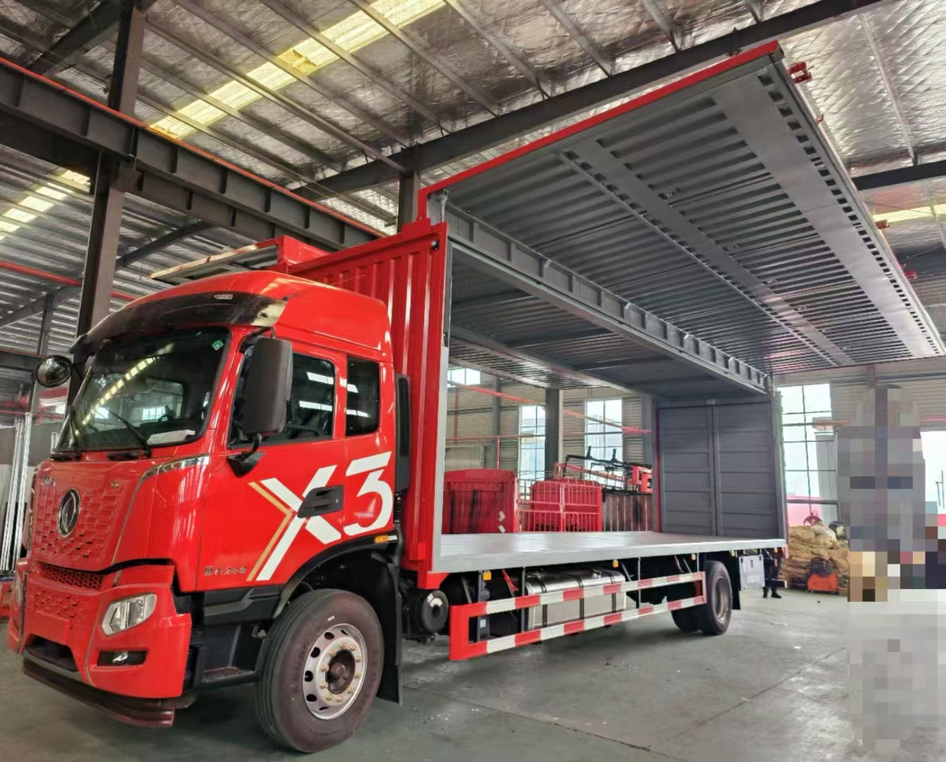 东风X3国六翼展厢式车