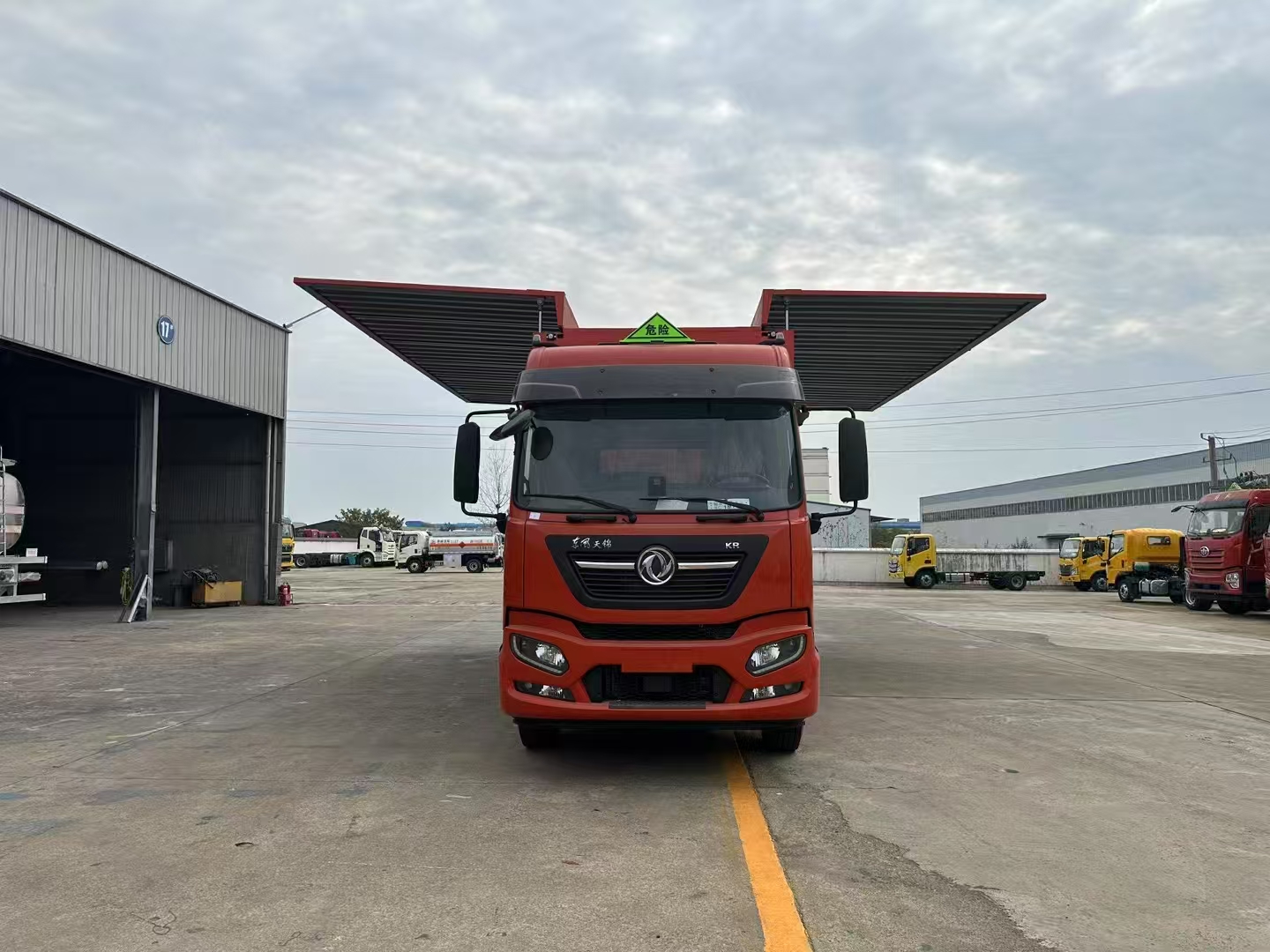 东风天锦国六翼展危货车
