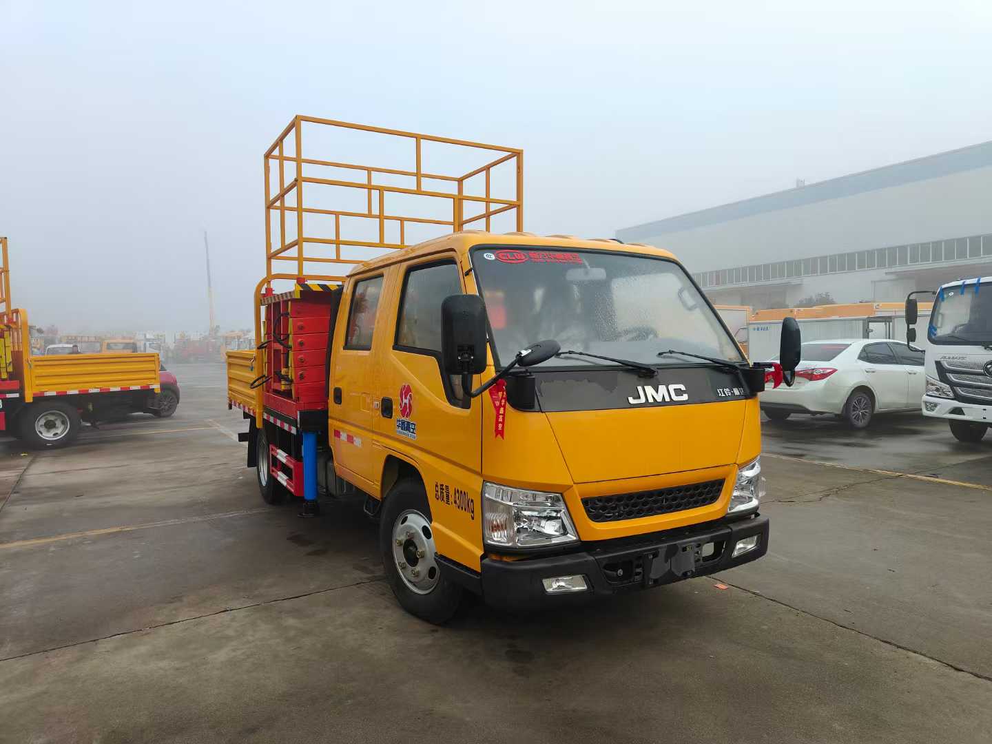 江铃12米国六带升降平台车
