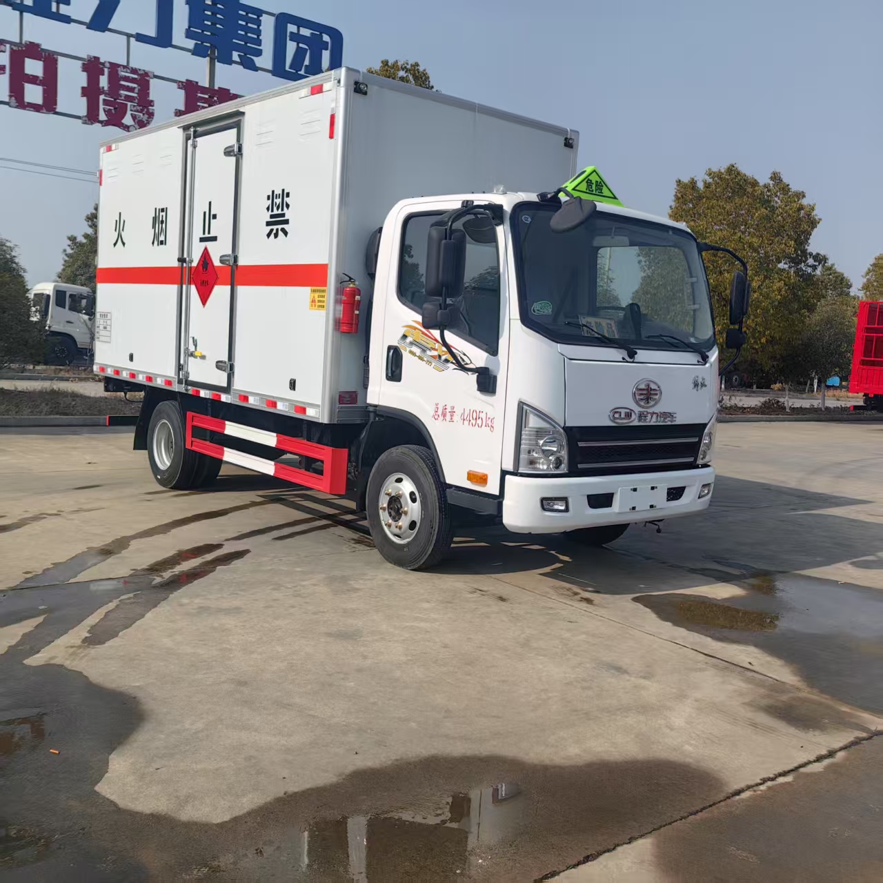 解放3人座爆破器材运输车