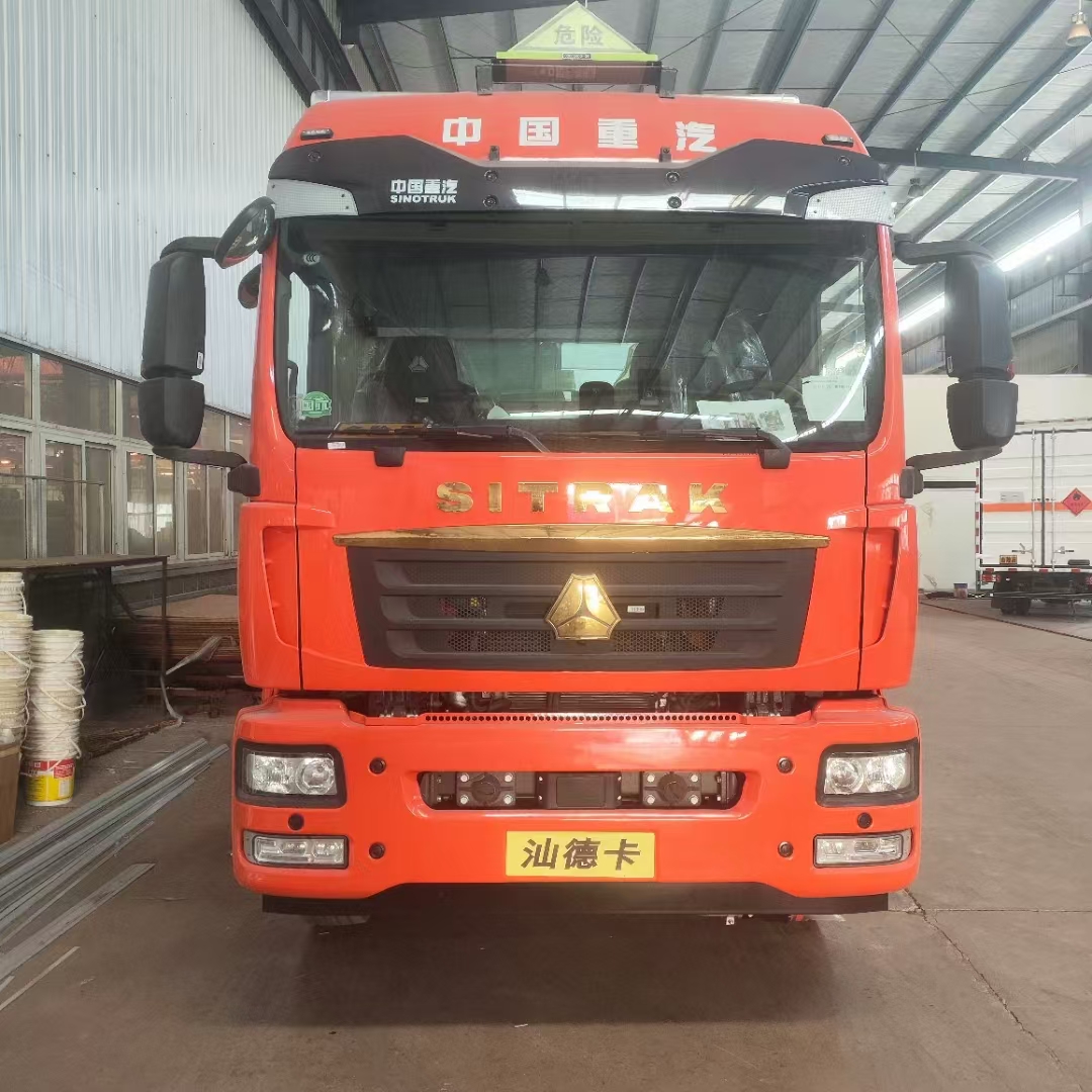 汕德卡国六三轴爆破车
