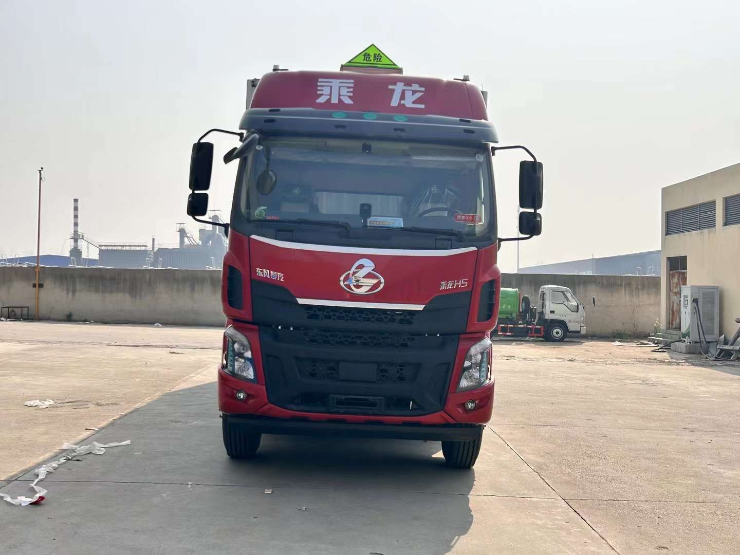 柳汽三轴国六爆破器材运输车