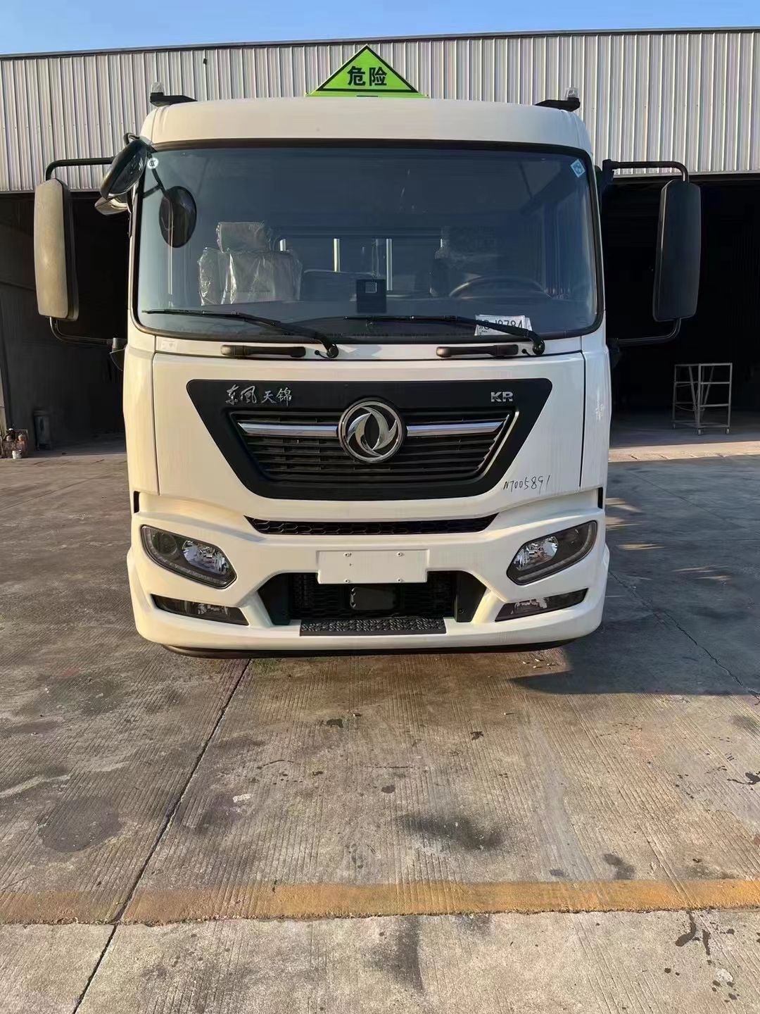 东风天锦经济实惠款危险品车——龙擎220马力