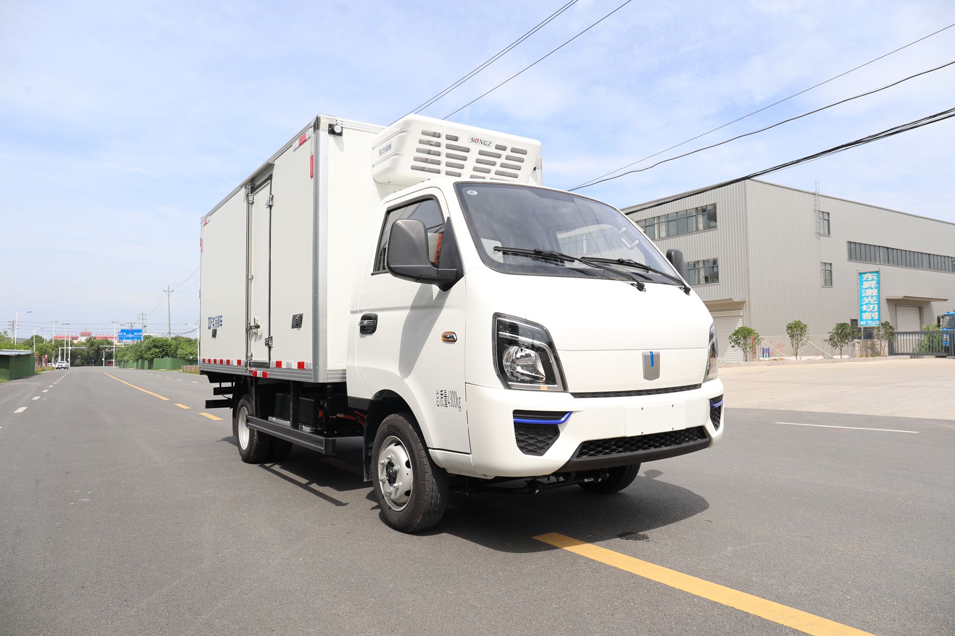 吉利3米8新能源冷藏车