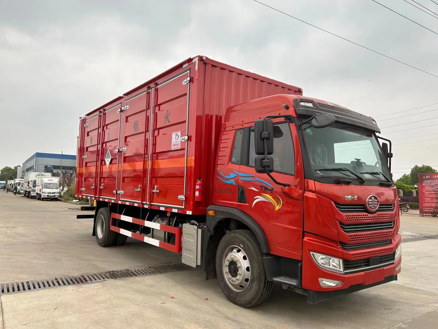 解放龙V国六带左右开门危险品车