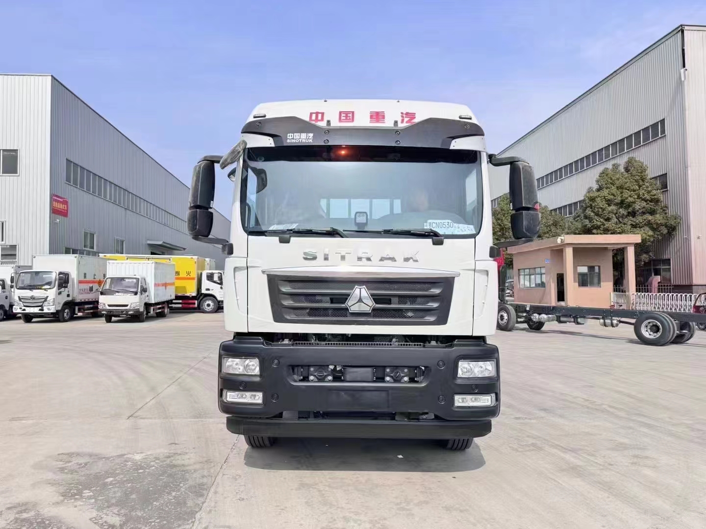 汕德卡三轴国六气瓶车