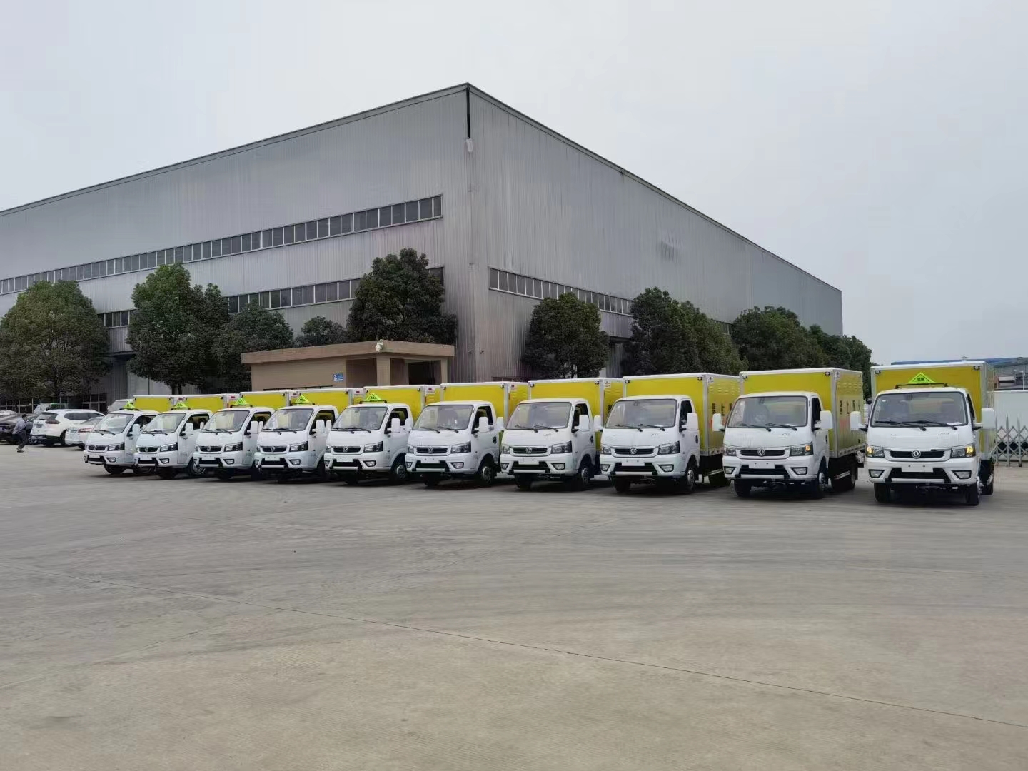 新疆王总批量订购东风途逸国六危险品车