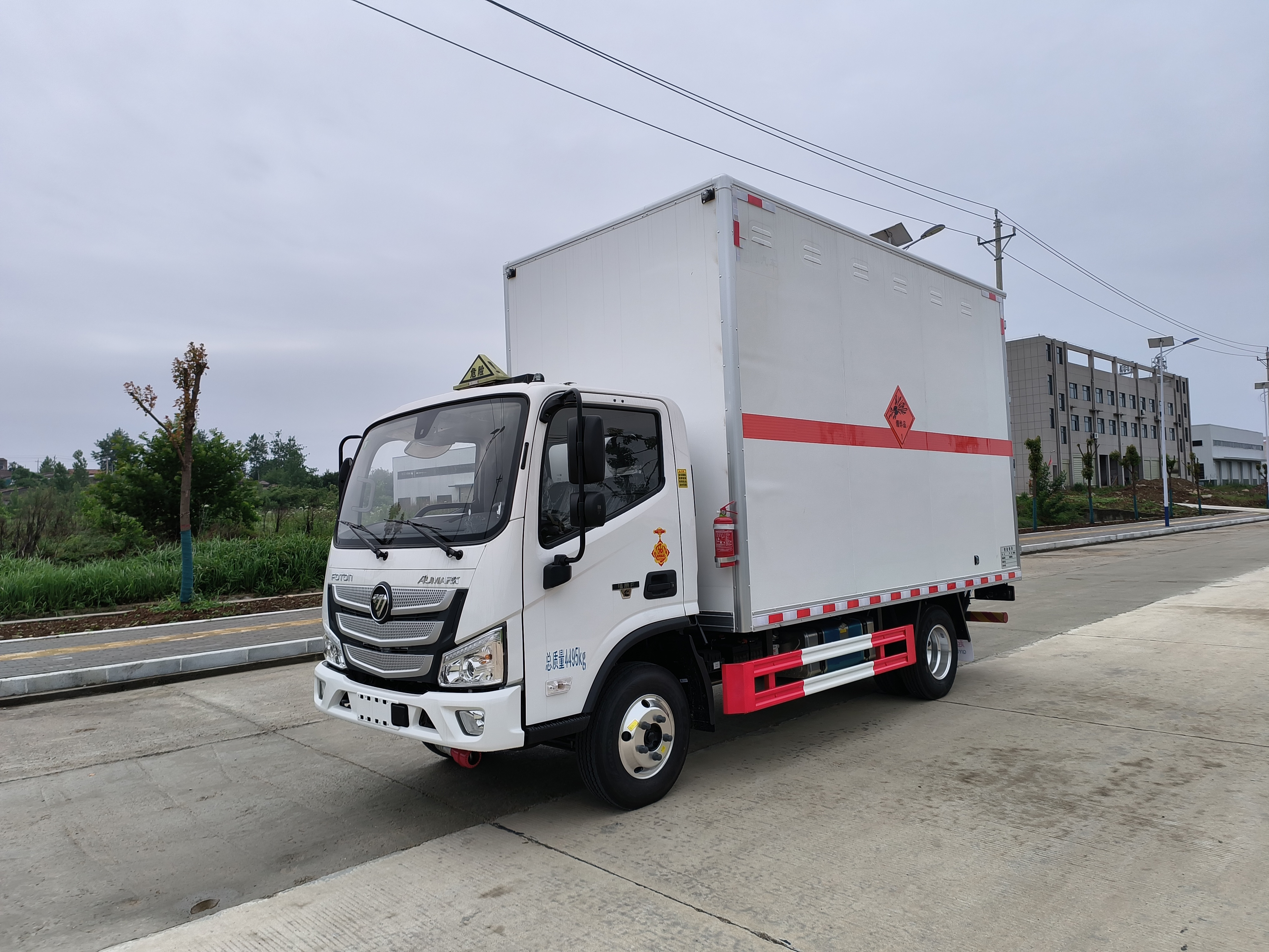 福田欧马可2.6米内高蓝牌危爆车