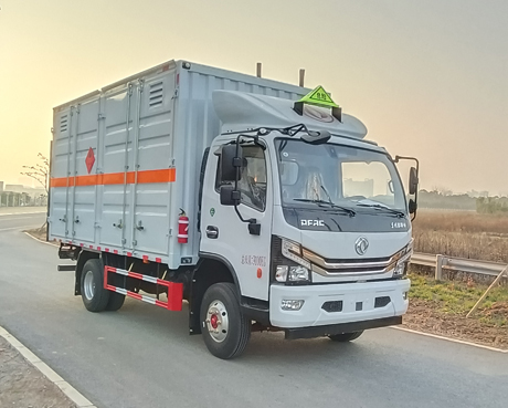东风大多利卡4米5国六5吨危险品车
