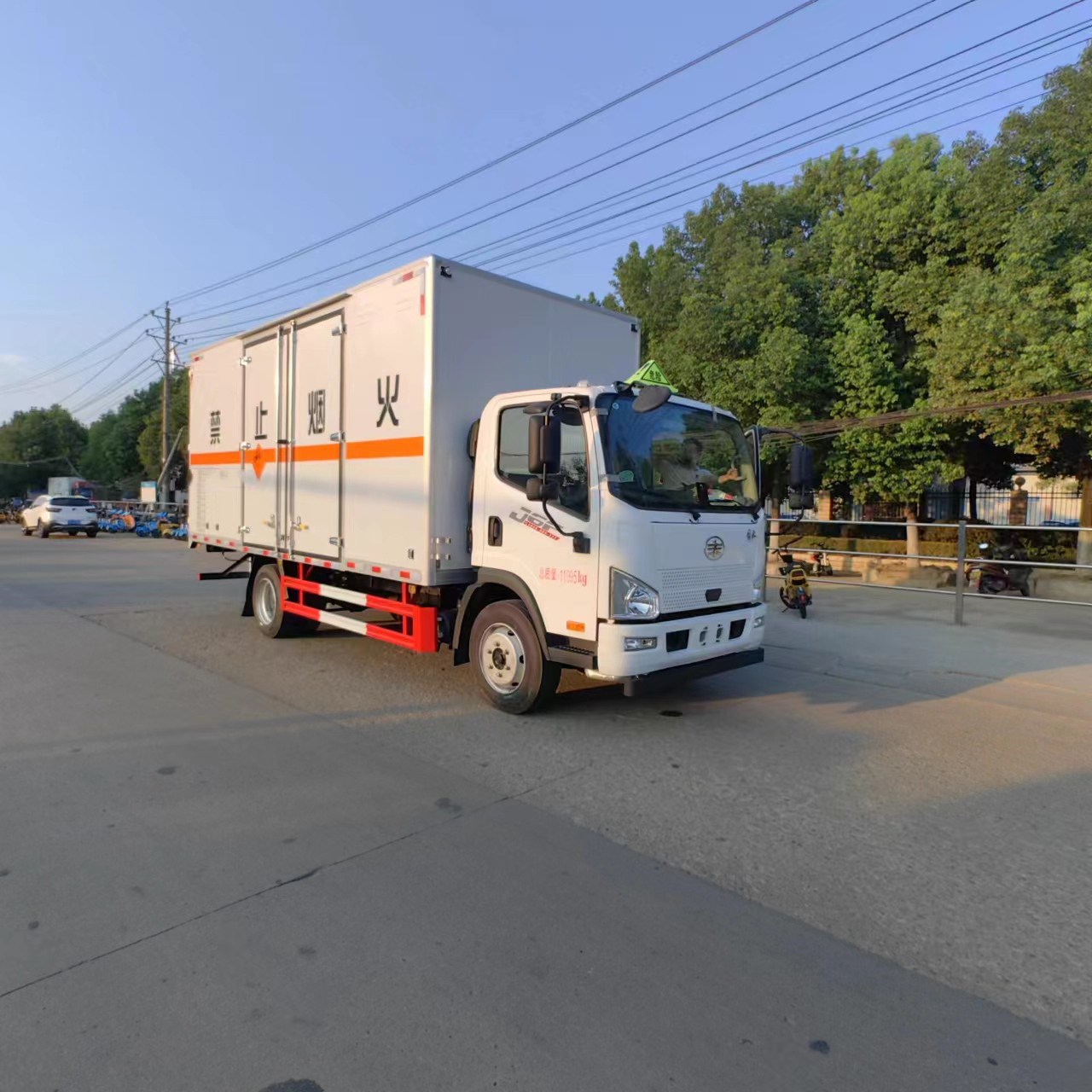 解放J6F国六5米5爆破器材运输车