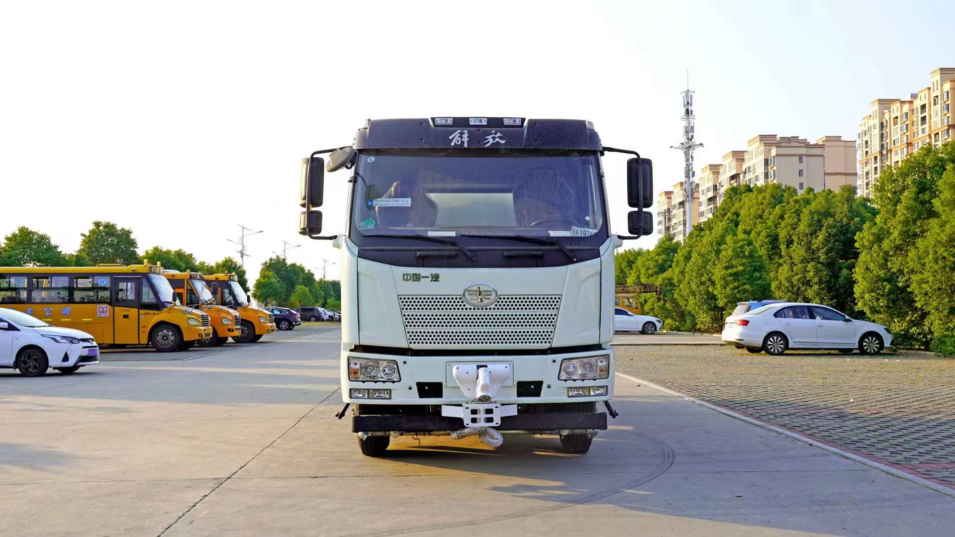 解放黄牌12方国六洒水车