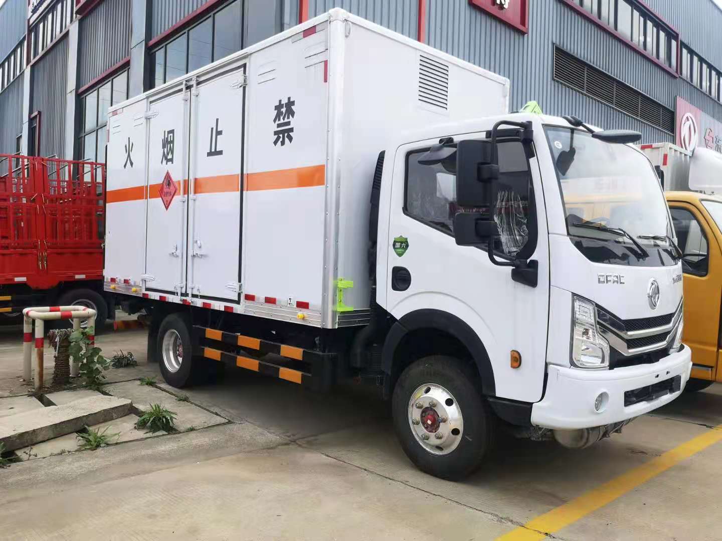 东风多利卡黄牌与蓝牌危险品车对比