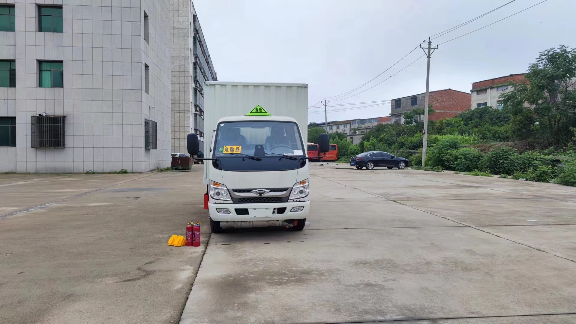 福田小卡3米7国六瓦楞板危险品车