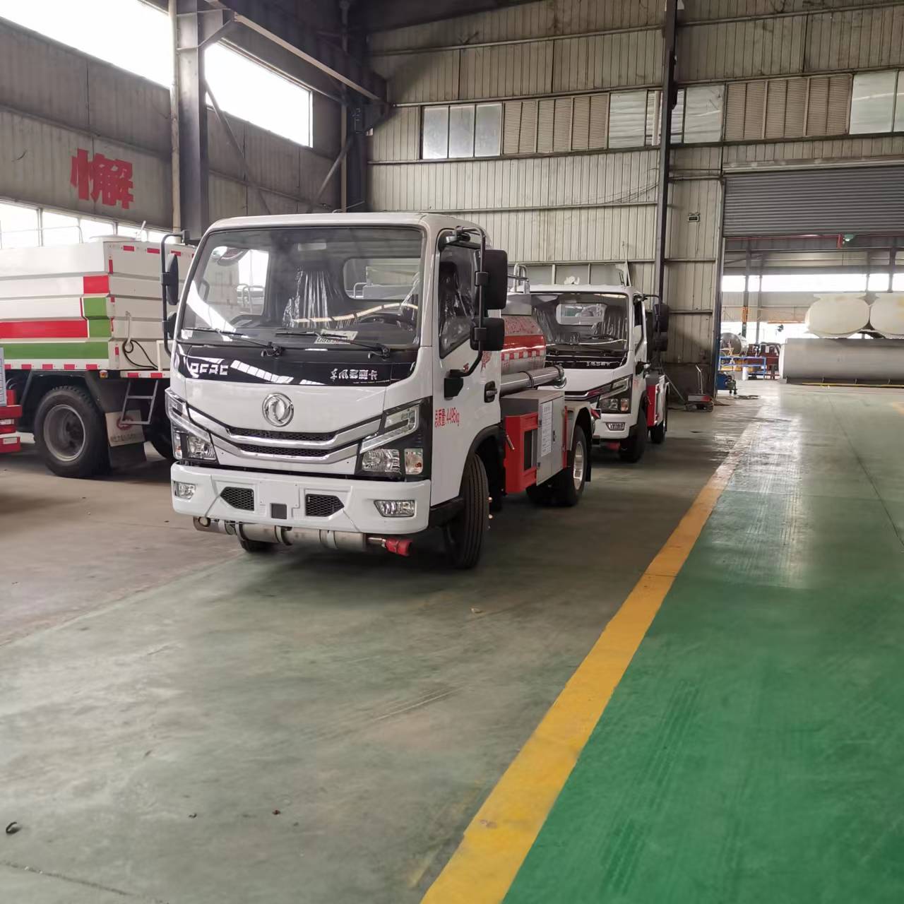 东风多利卡国六蓝牌2.2方加油车
