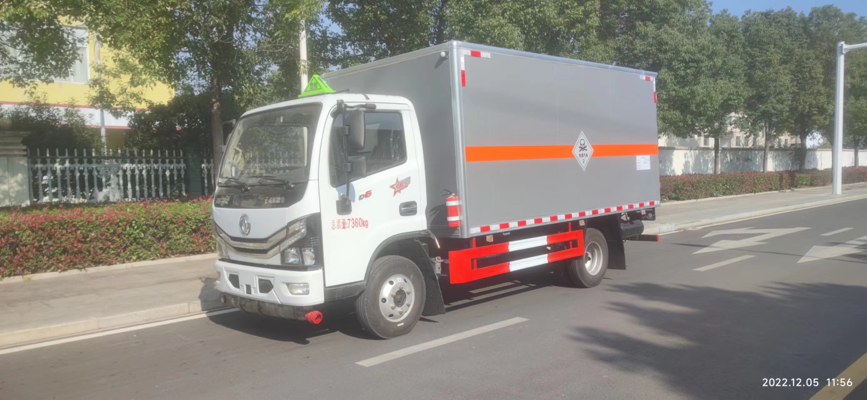 东风多利卡D6毒性气体厢式运输车
