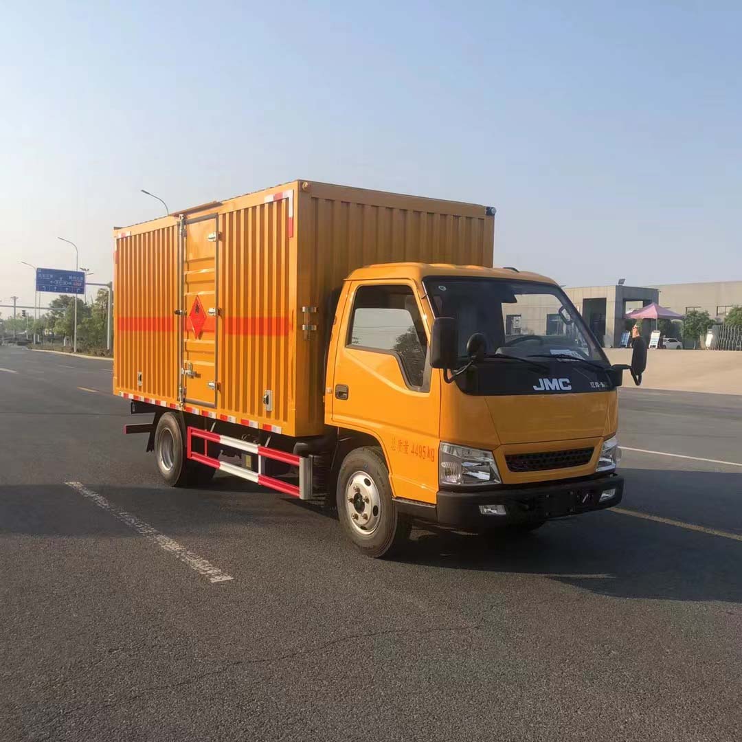 江铃国六工程黄瓦楞板危险品车