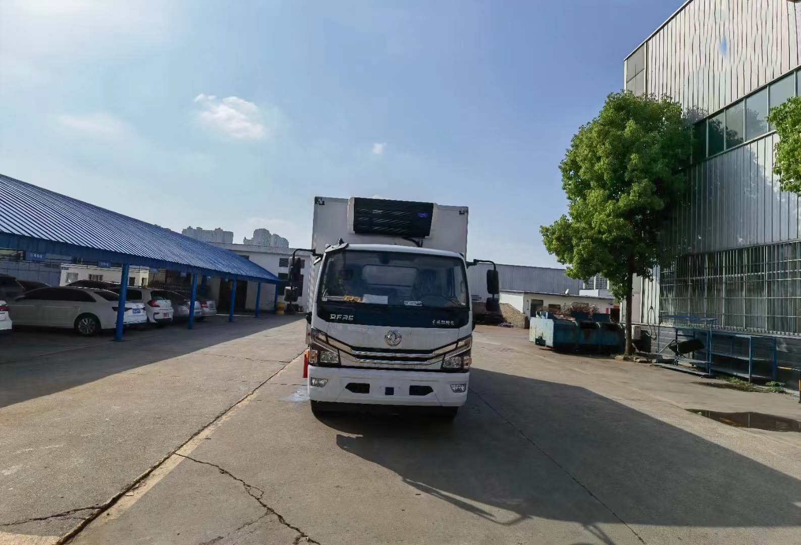 东风大多利卡带进口机组国六危险品车
