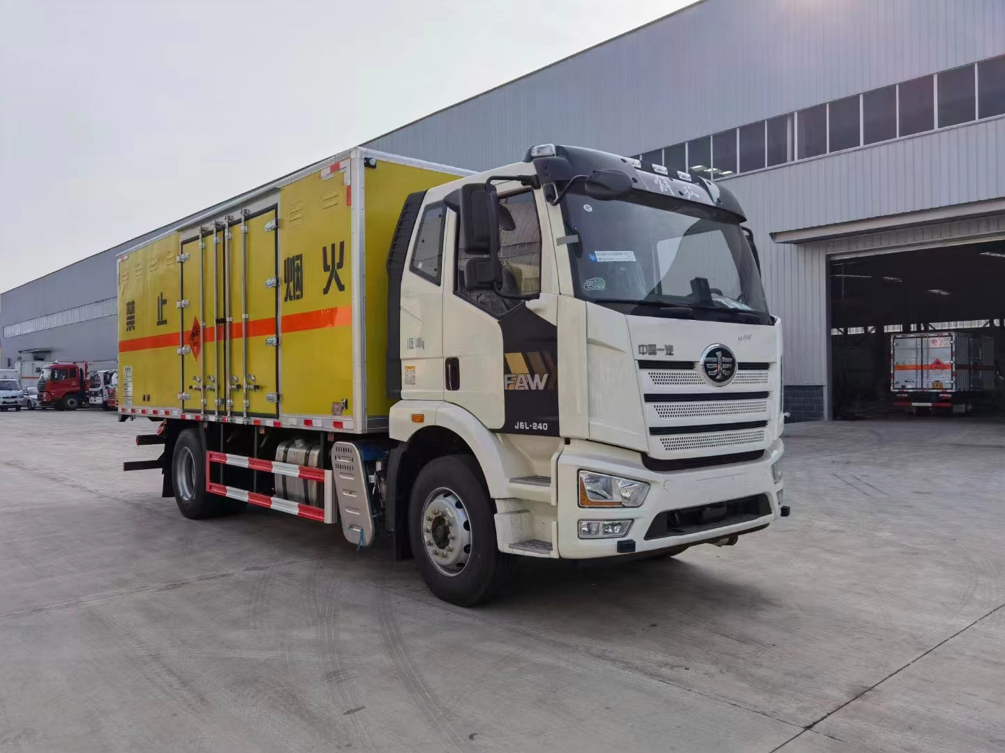 解放J6L国六6米8爆破器材运输车