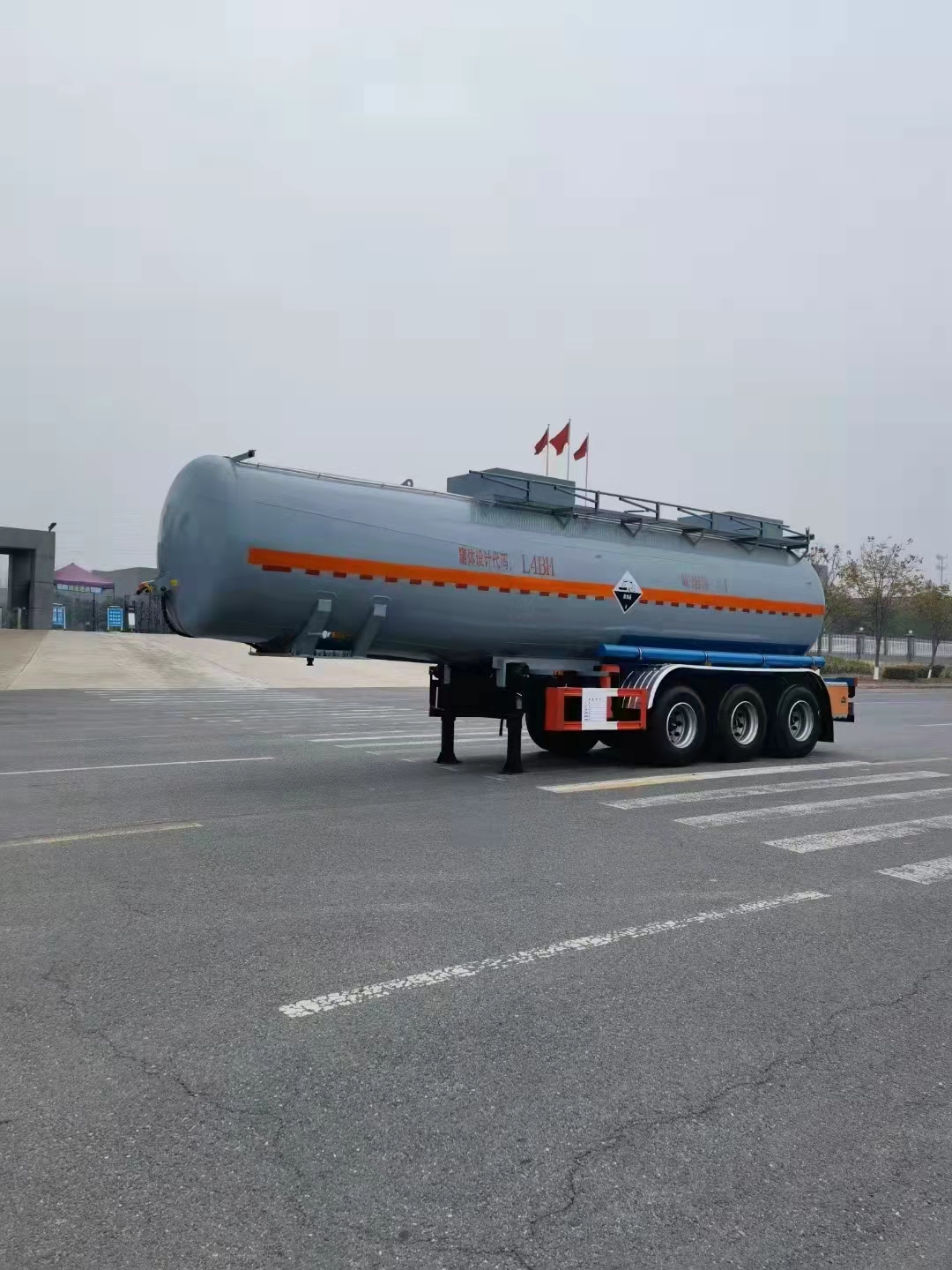 29立方国六腐蚀性物品罐车