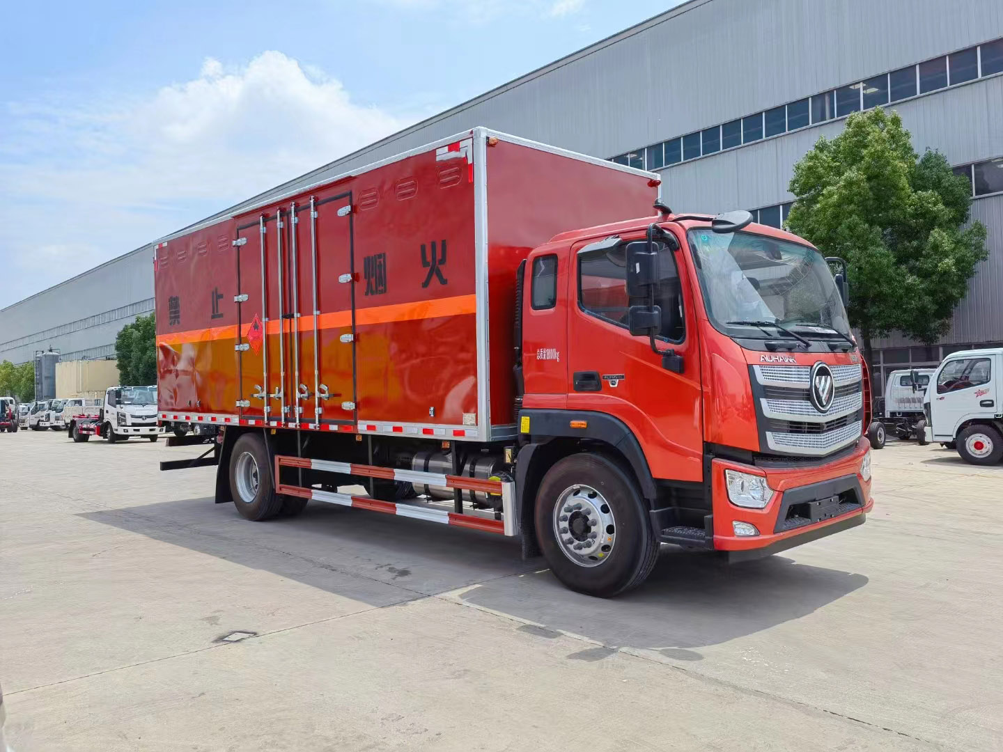 福田欧航国六6米8红色危化品车