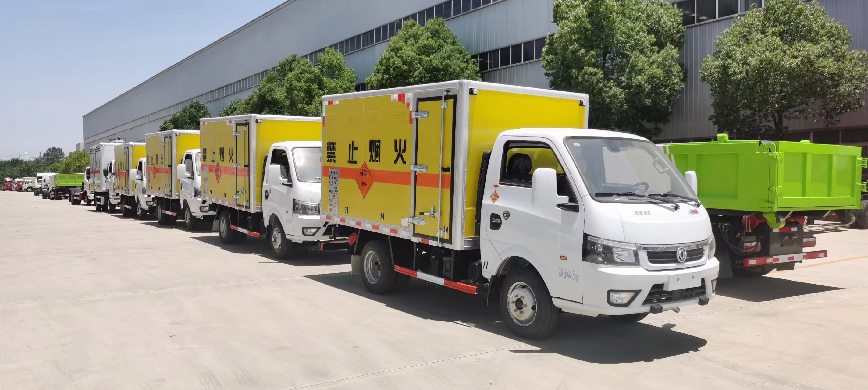 东风途逸国六柴油民爆危险品车批量发车