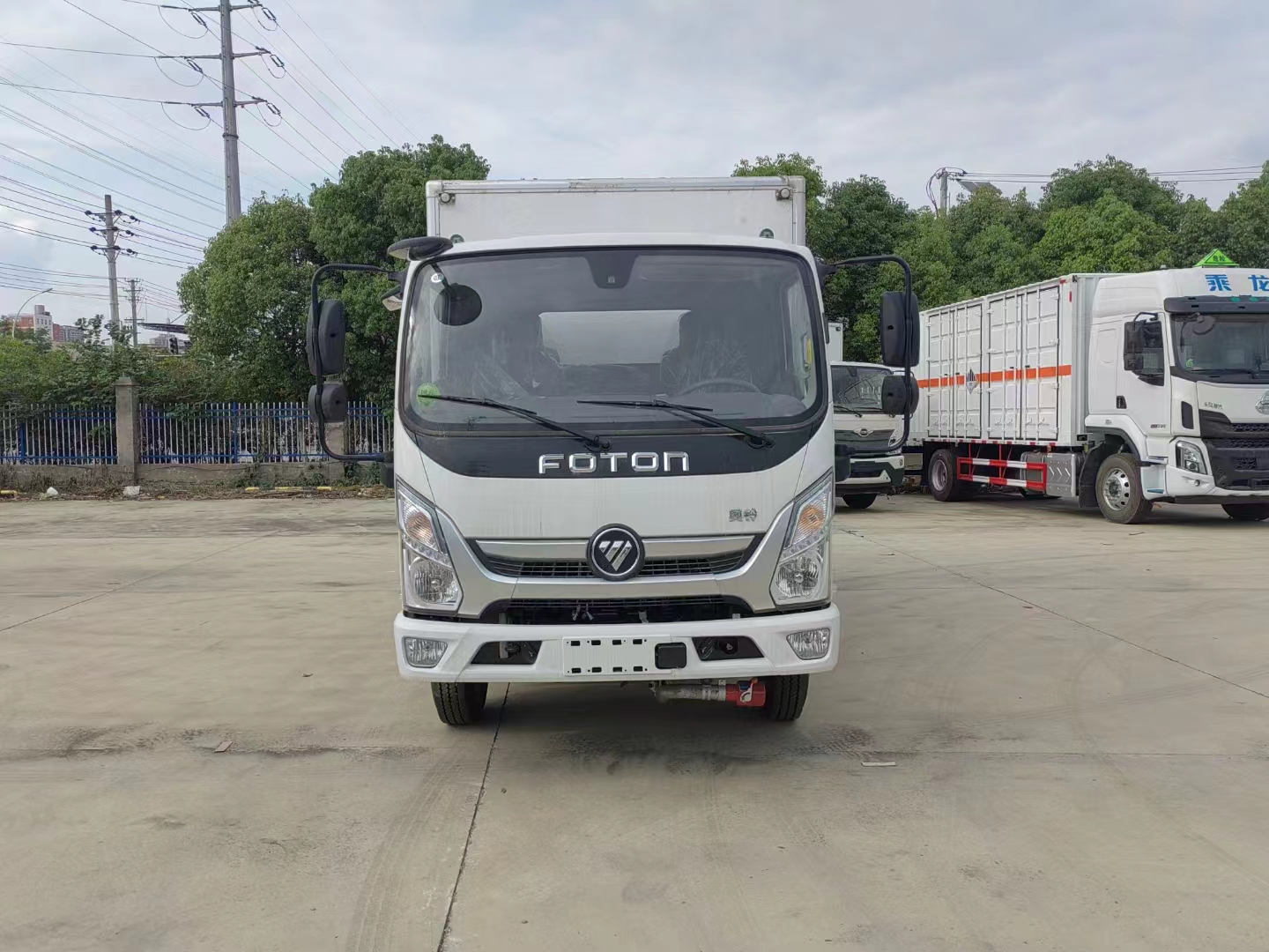 福田奥铃蓝牌4.2米国六危险品厢式车