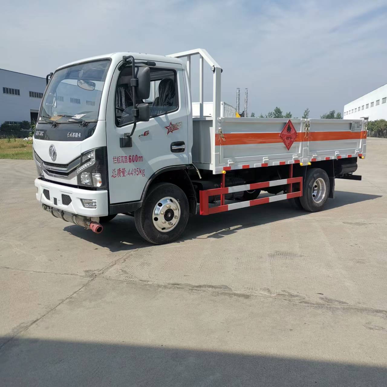 东风多利卡国六低栏板气瓶车