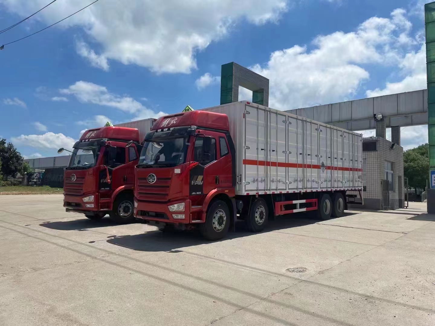 解放前四后八国六带左右开门危险品车