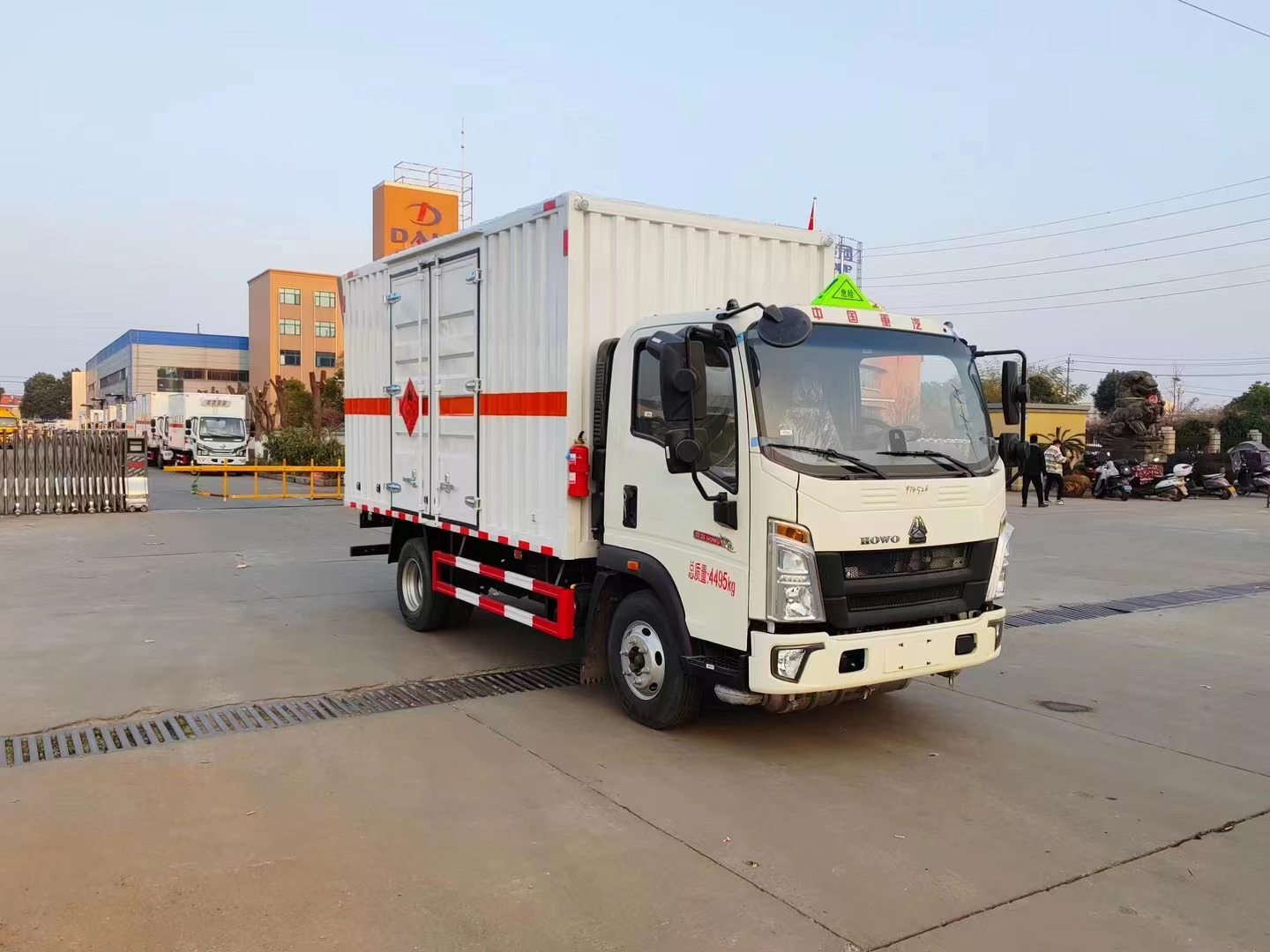 重汽蓝牌毒性气体厢式运输车