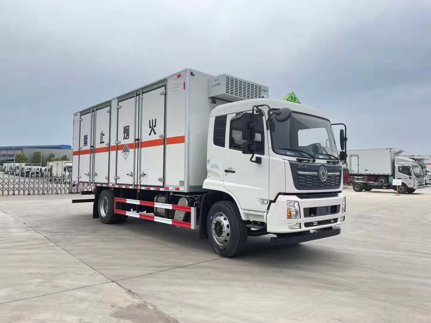 东风天锦国六7米6杂项危险品车