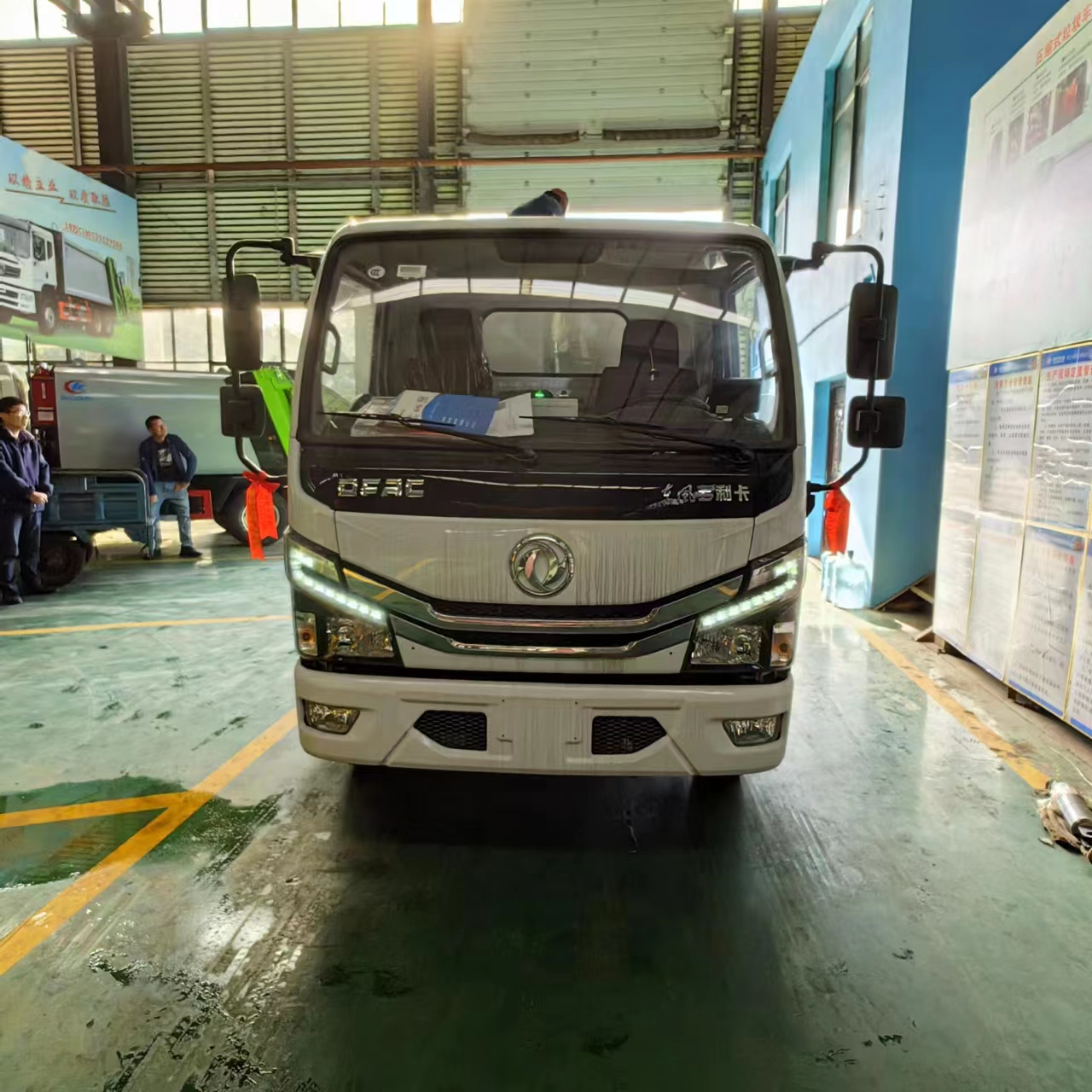 东风多利卡国六6方餐厨垃圾车