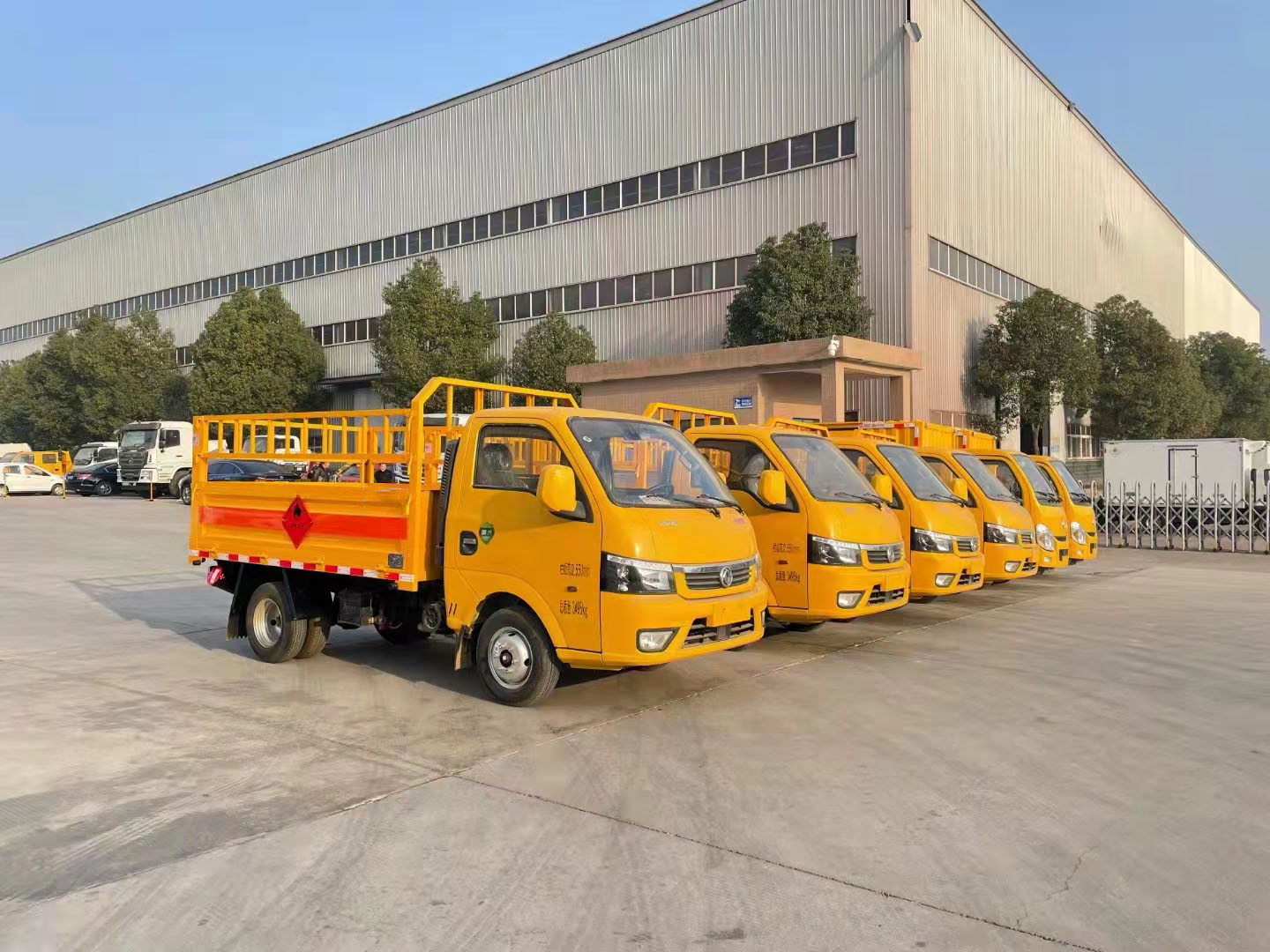 6台小型气瓶车批量发车