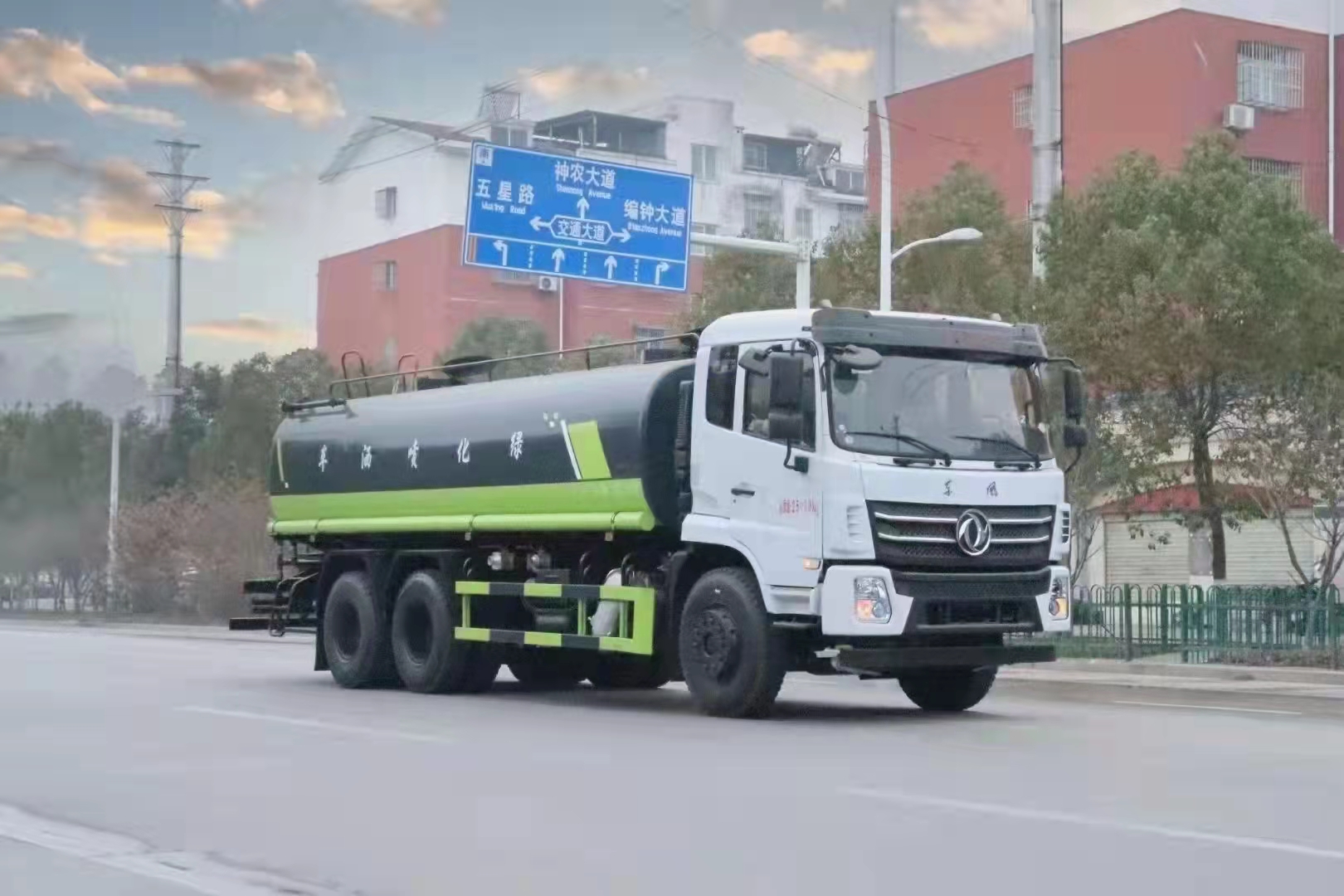稀缺现车，东风D17国六20方洒水车现车