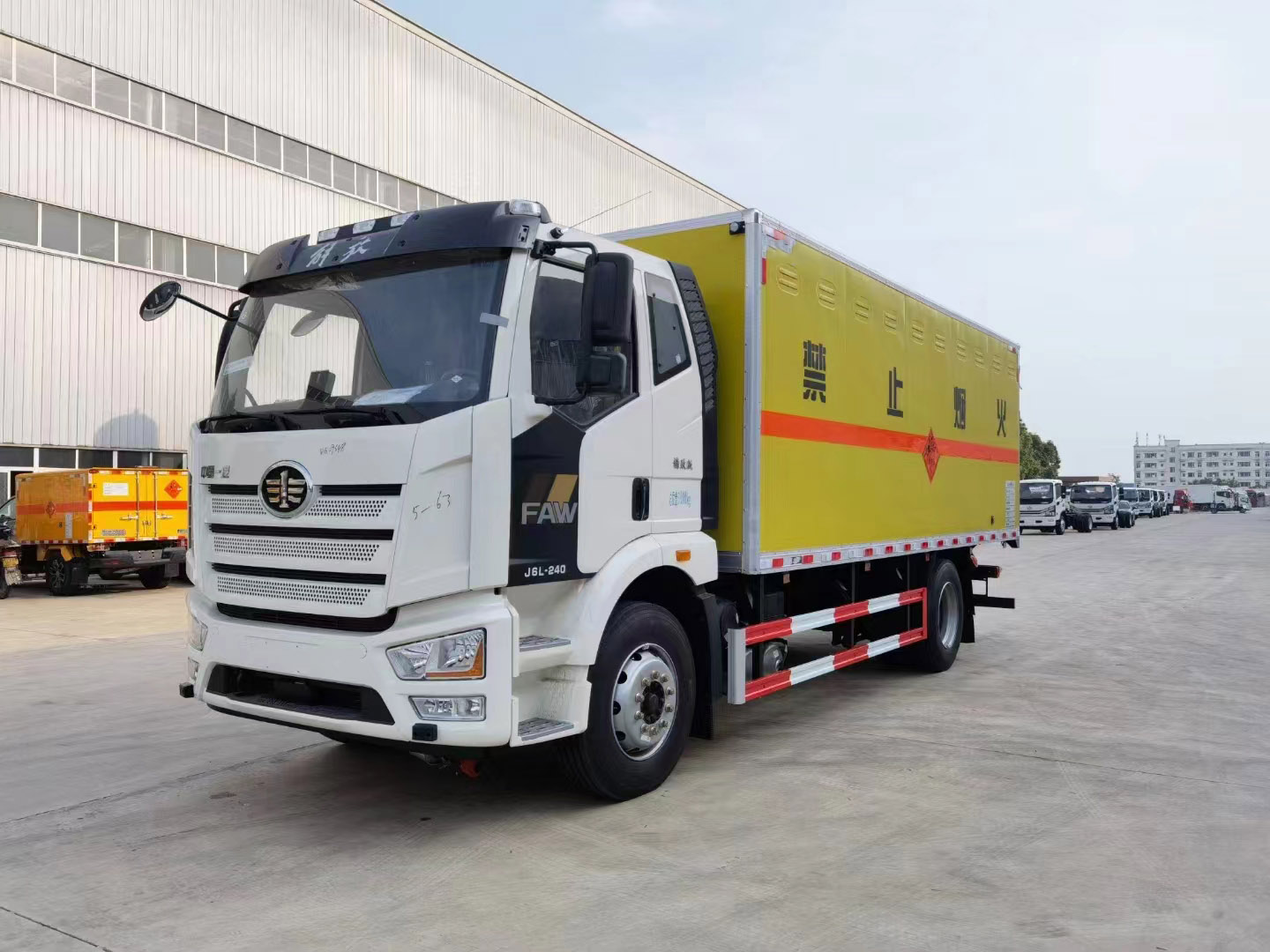 解放J6L国六6米8氧化性物品运输车
