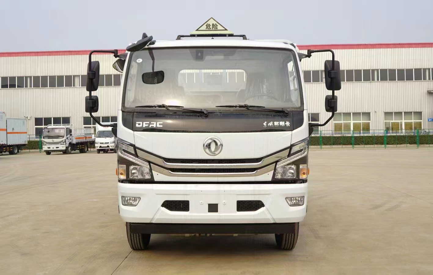 东风5吨4米2气瓶车