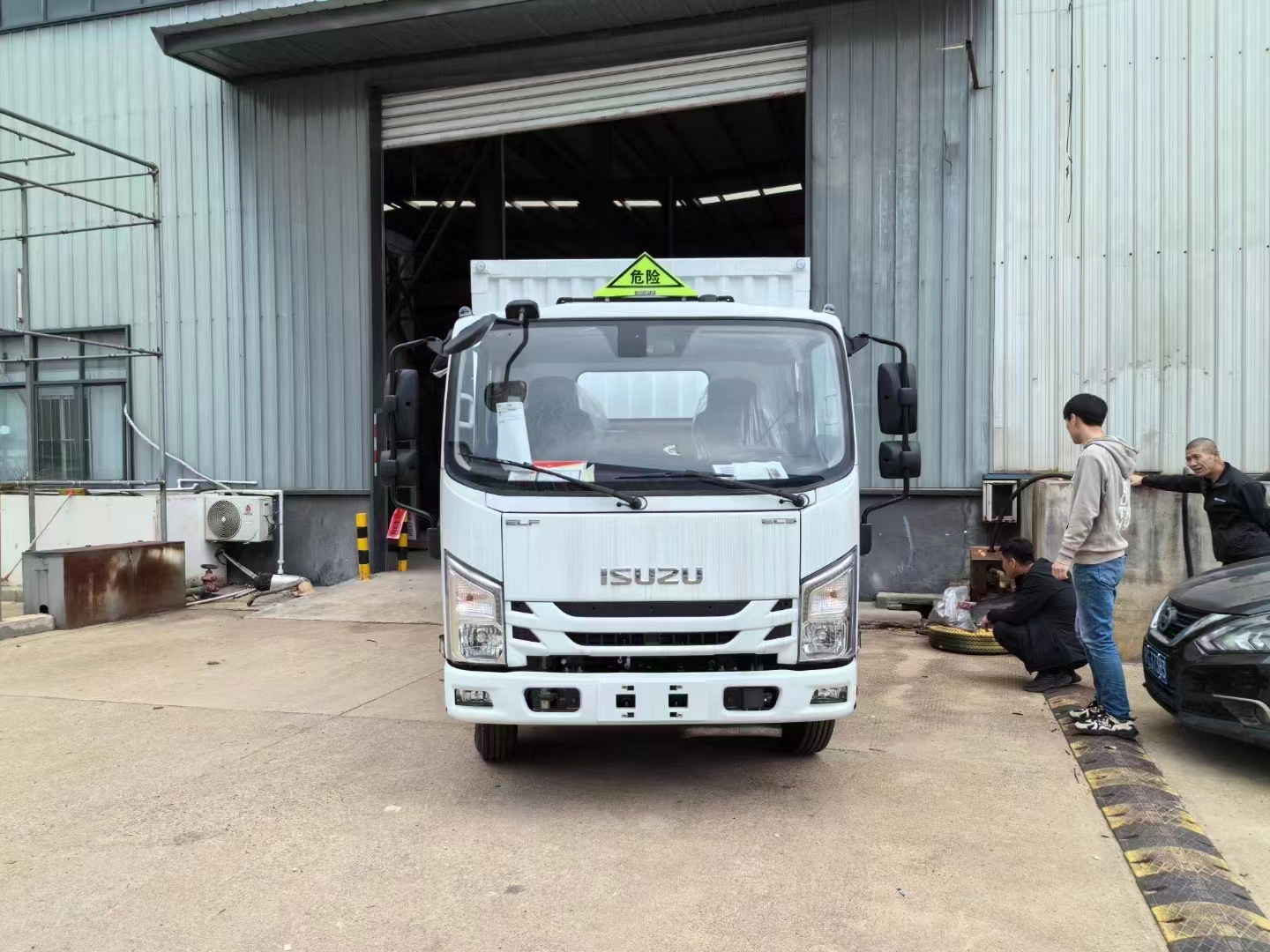 五十铃排半瓦楞板危险品车
