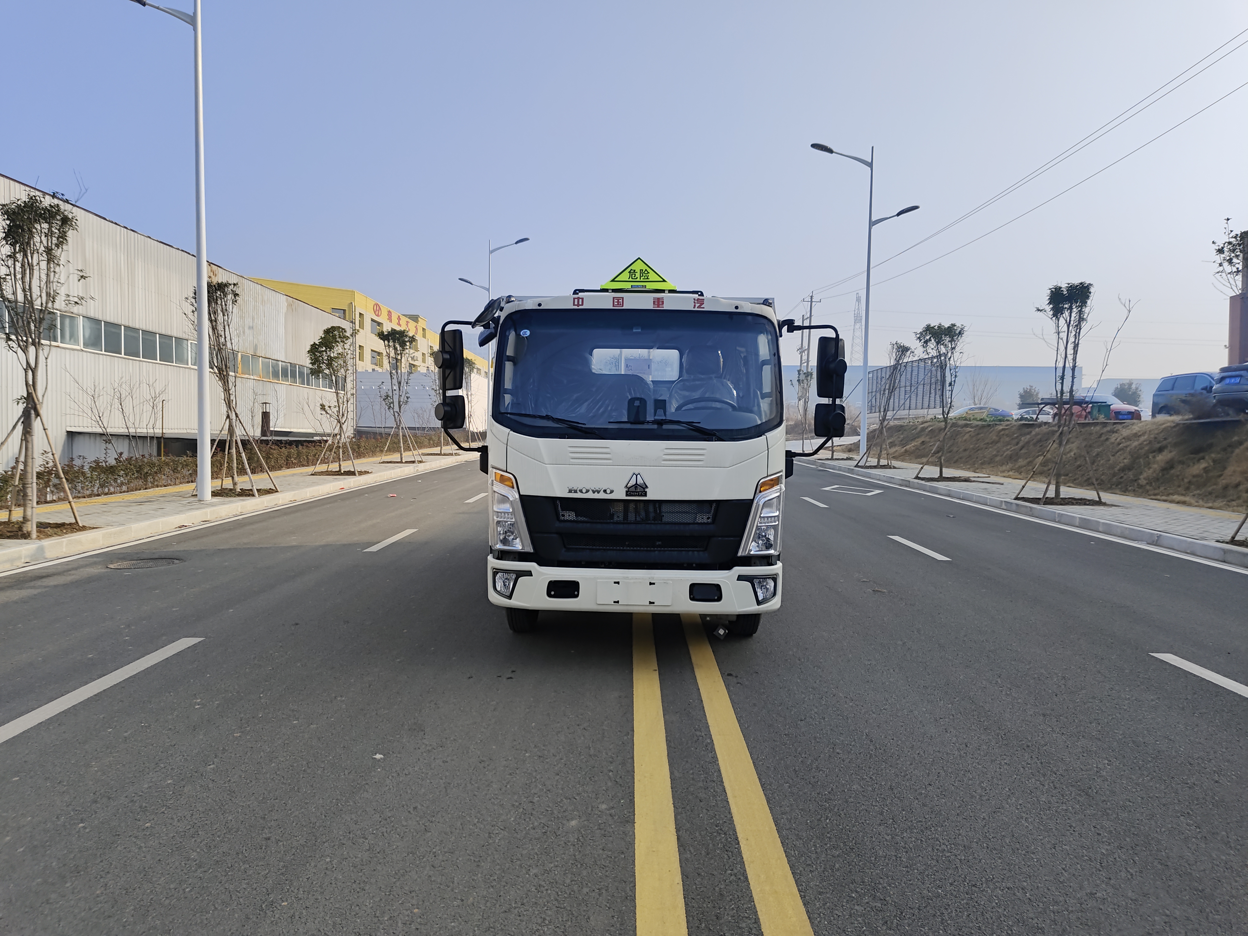 重汽豪沃国六蓝牌气瓶车