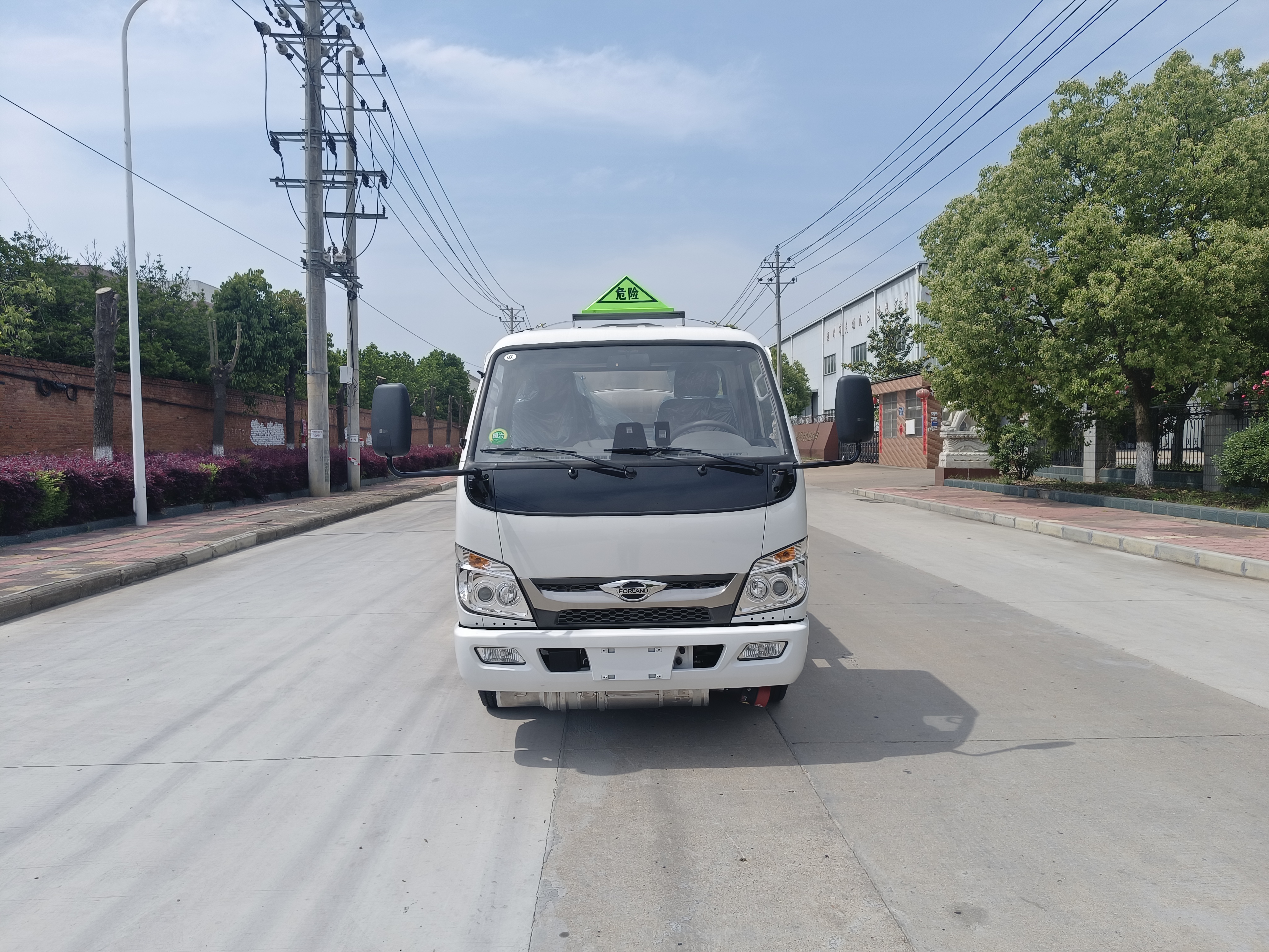 福田小卡国六蓝牌铝合金运油车