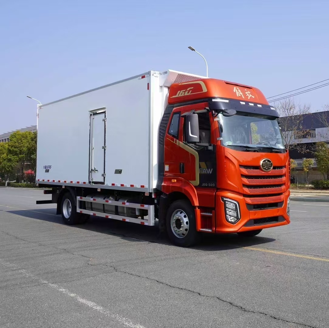 解放J6国六G360马力7米7冷藏车
