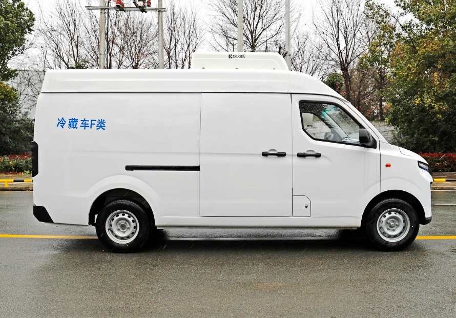 4.4立方米吉利纯电的面包冷藏车