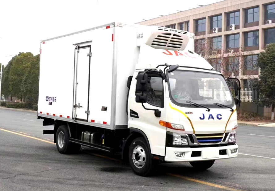 4.2米江淮聚宝盆混动冷藏车