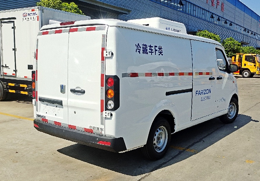 3.7立方米纯电动面包冷藏车