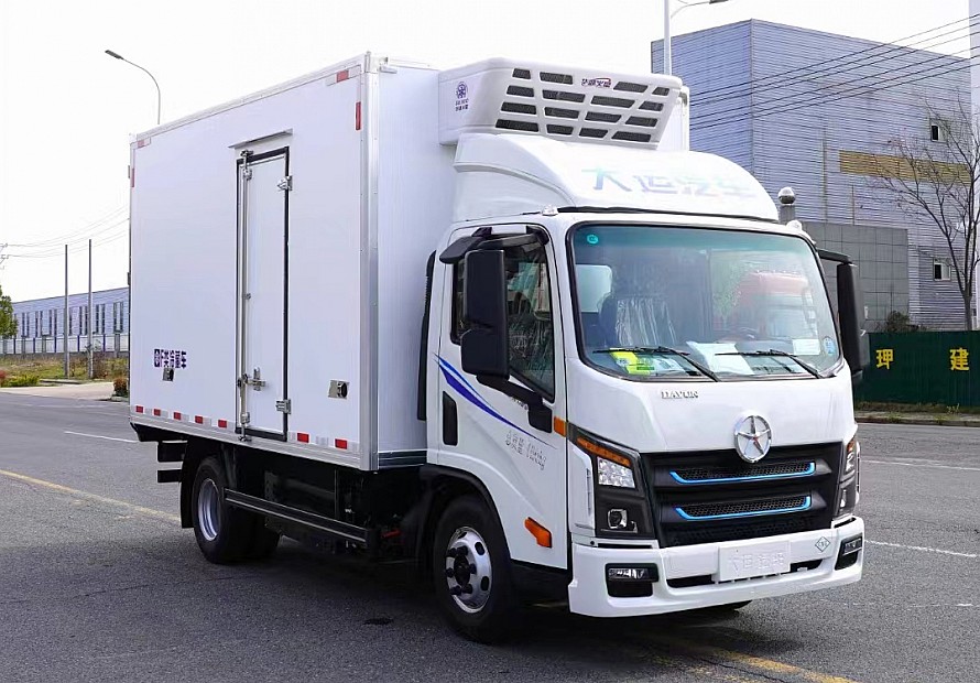 4.2米大运气电增程混合动力冷藏车