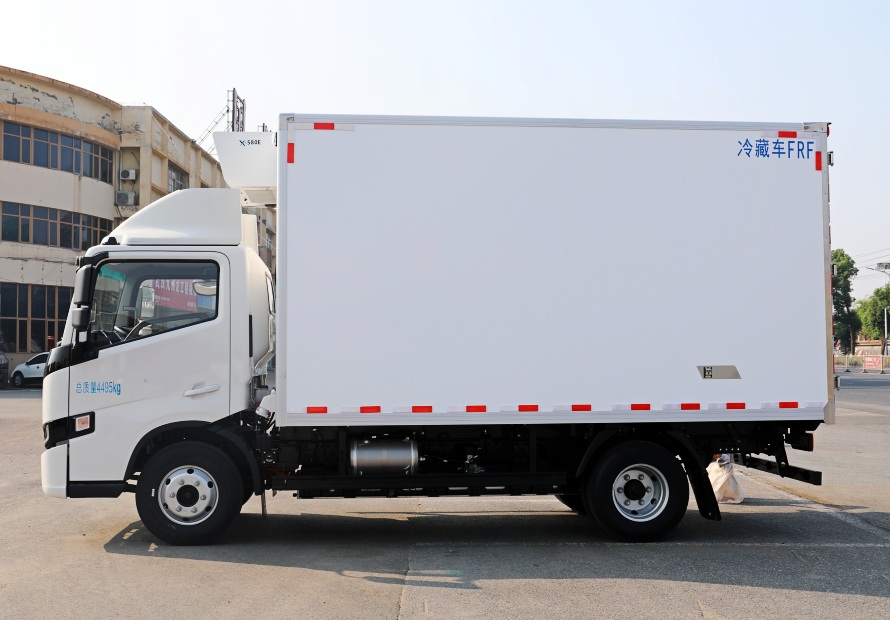 4.2米吉利续航600公里电动冷藏车