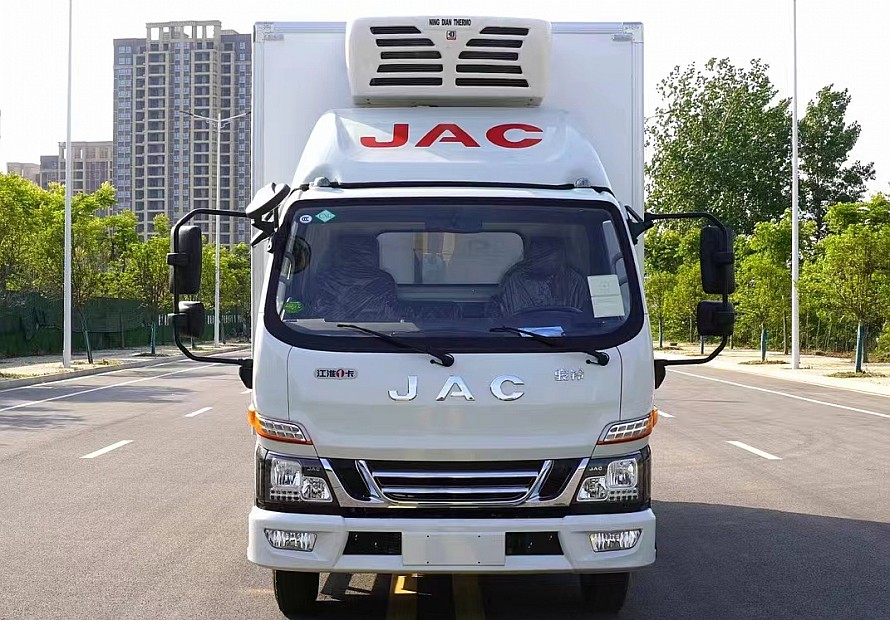 4.2米江淮骏铃V5天然气冷藏车