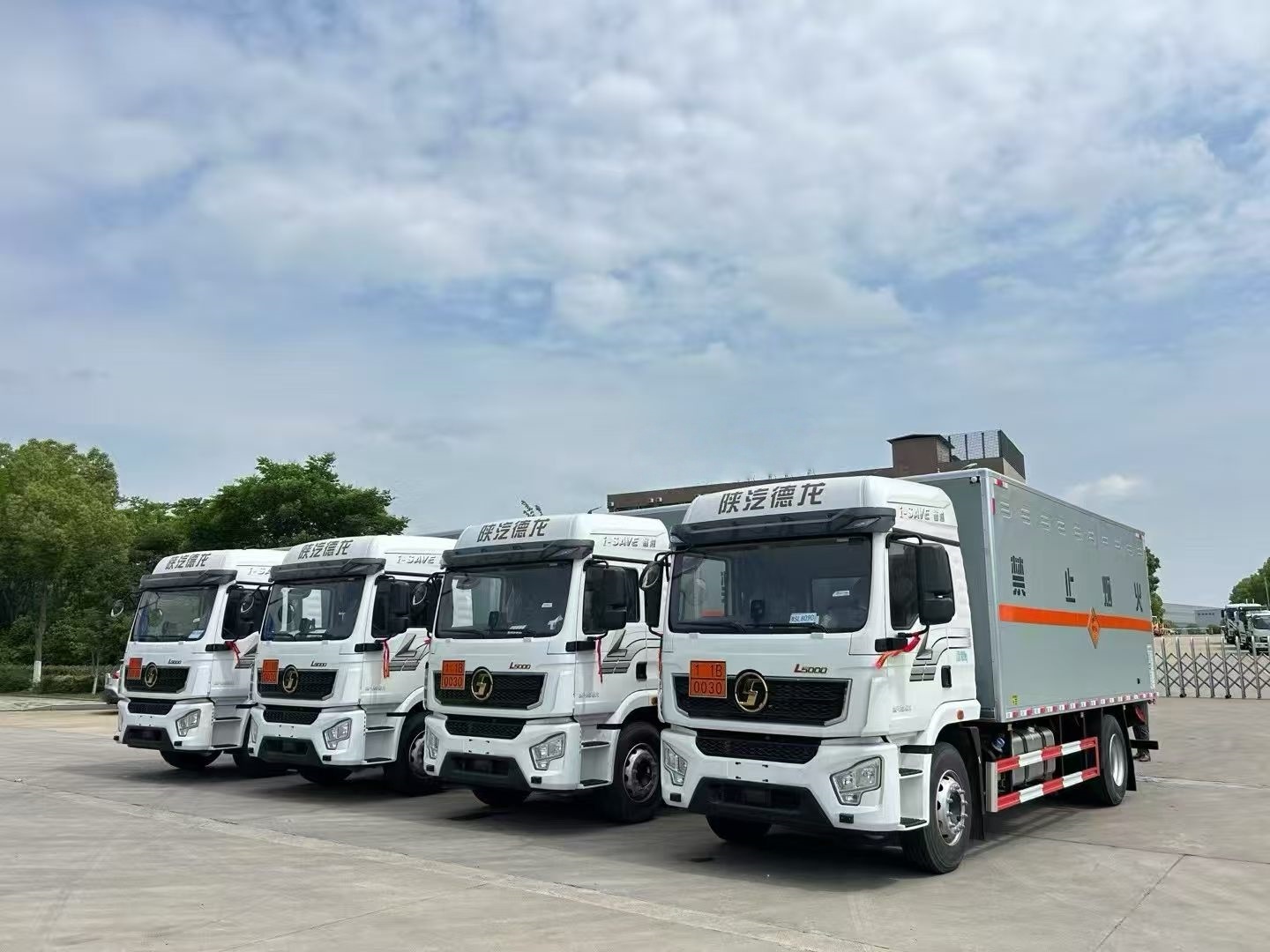 陕汽轩德国六爆破器材运输车